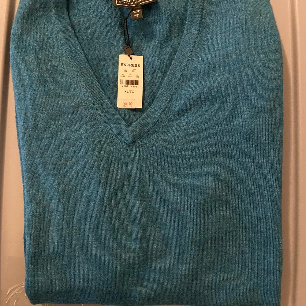 Brand new Men Marino wool sweater Express extra large